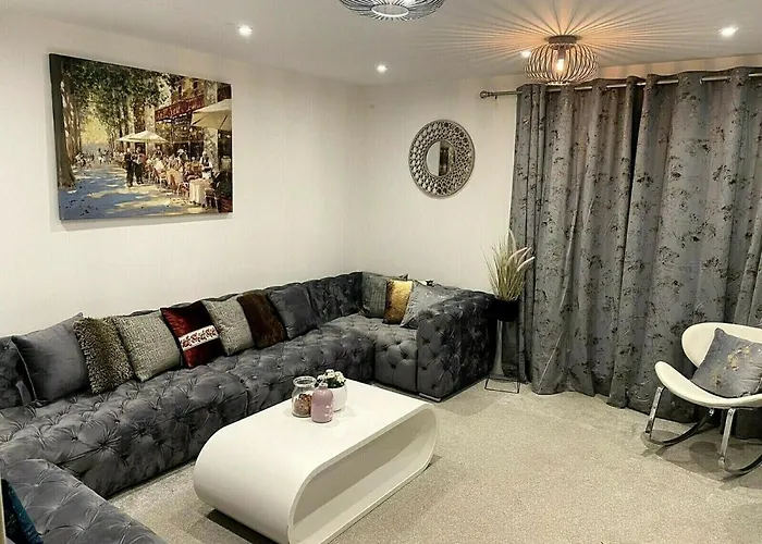 ☆igloo Magnoliaview Luxe Townhouse + Free Parking☆ Лідс