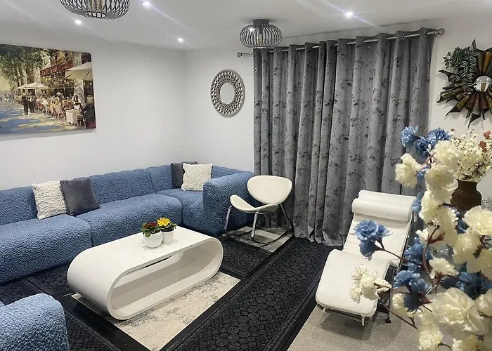 ☆igloo Magnoliaview Luxe Townhouse + Free Parking☆ Будинок відпочинку Лідс