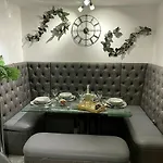 Semesterbostad Igloo Magnolia Luxe Townhouse I Free Parking