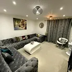 Semesterbostad Igloo Magnolia Luxe Townhouse I Free Parking *