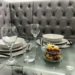 Igloo Magnolia Luxe Townhouse I Free Parking Semesterbostad Leeds (West Yorkshire)