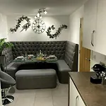 Semesterbostad Igloo Magnolia Luxe Townhouse I Free Parking