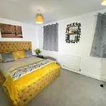 Semesterbostad Igloo Magnolia Luxe Townhouse I Free Parking *