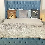 Semesterbostad Igloo Magnolia Luxe Townhouse I Free Parking *