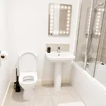 Semesterbostad Igloo Magnolia Luxe Townhouse I Free Parking Leeds (West Yorkshire)