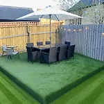 Semesterbostad Igloo Magnolia Luxe Townhouse I Free Parking Leeds (West Yorkshire)