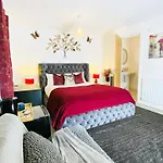 Semesterbostad Igloo Magnolia Luxe Townhouse I Free Parking