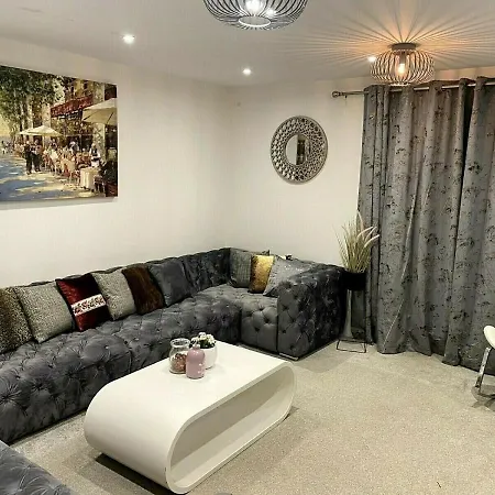 ☆igloo Magnoliaview Luxe Townhouse + Free Parking☆ 利兹