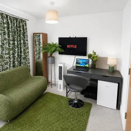 Igloo Magnolia Luxe Townhouse I Free Parking Будинок відпочинку Лідс