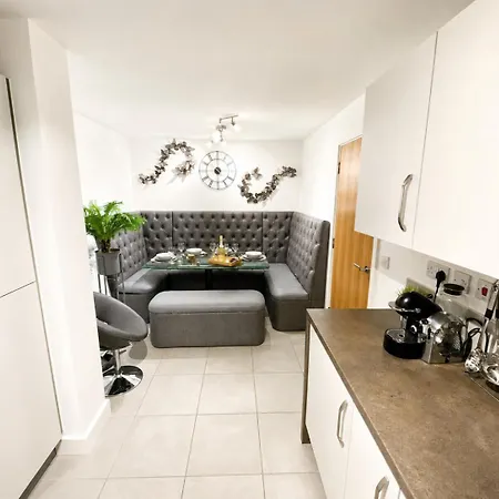Будинок відпочинку Igloo Magnolia Luxe Townhouse I Free Parking Лідс